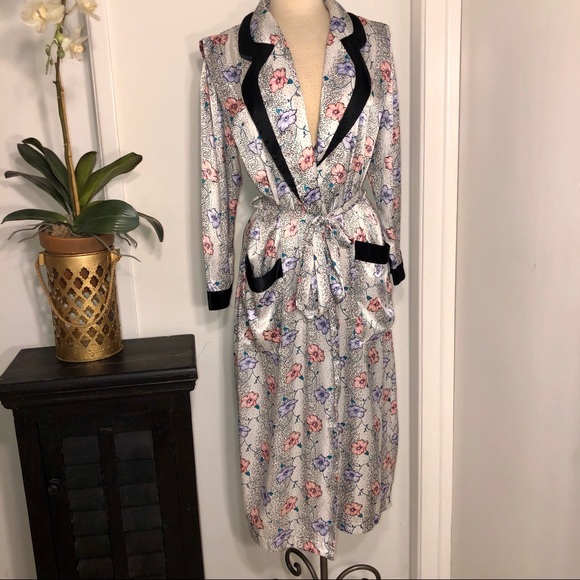 Vintage Other - Vintage Silky Satin Glamorous Floral Belted Robe